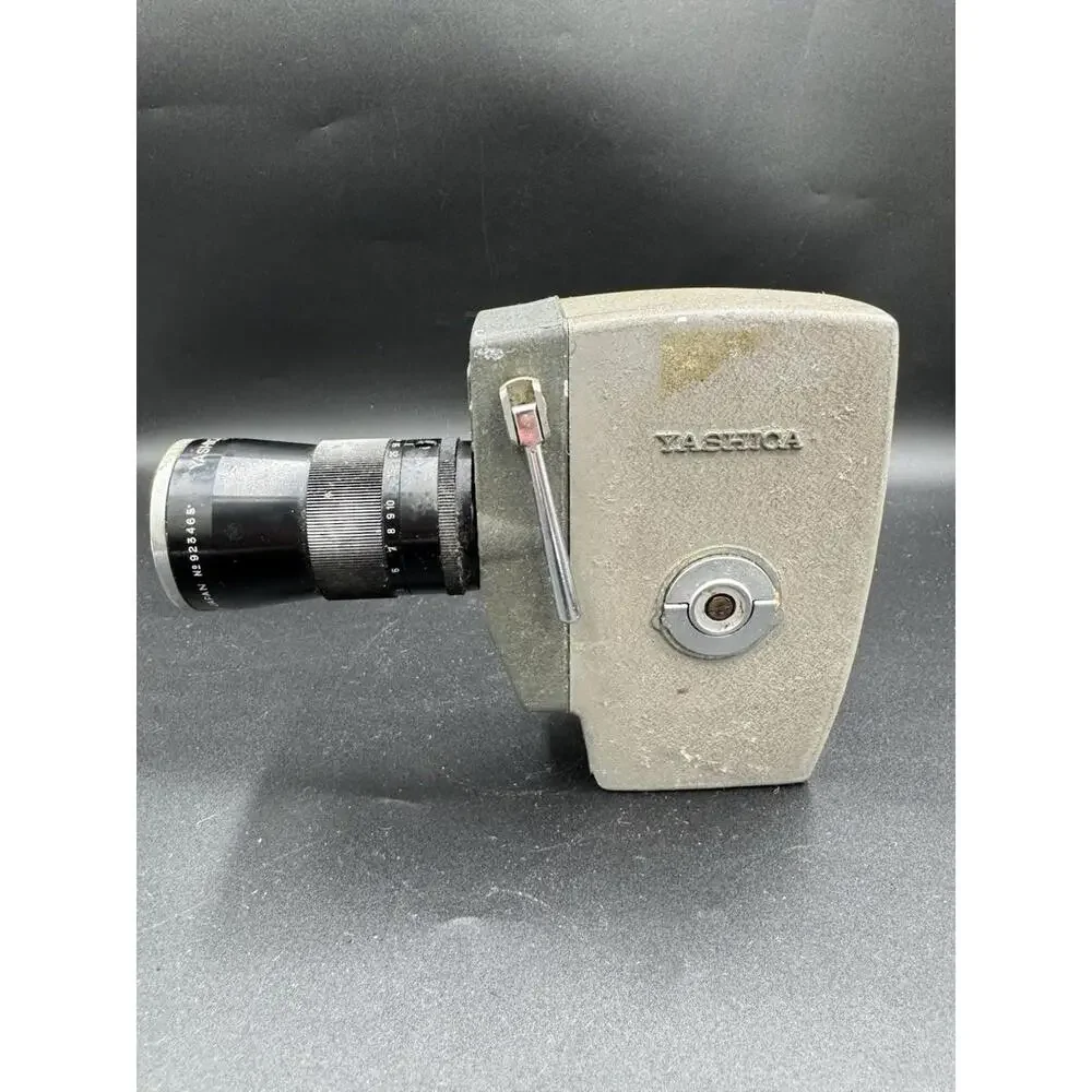 YASHICA 8 EC 8mm Vintage Movie Camera ZOOM Lens - Untested but shutters w winded